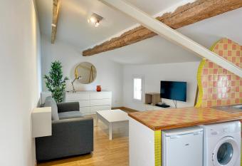 Grand studio sur la Marine has Balcony rooms