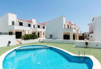 Modern house close to beach has Balcony rooms