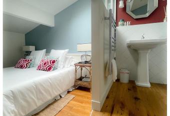 LES CHAMBRES DE MARIE has Balcony rooms