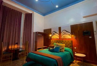 PALAZZO FIACCADORI - Historical Palace has Balcony rooms