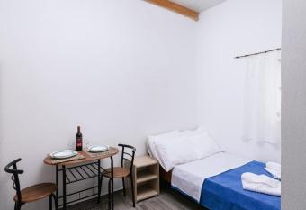 Apartment Soula allows 18 year olds to book a room