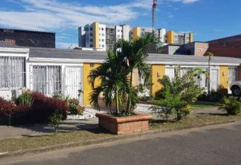 ALOJAMIENO CERCA A UKUMARI, CONSOTA, EXPOFUTURO has Balcony rooms