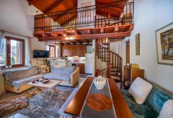 Cozy mini Villa has Balcony rooms