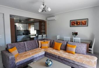 Lara Home, brand new, modern and with a great view allows 18 year olds to book a room