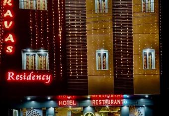 Pravas Residency has rooms with a private hot tub