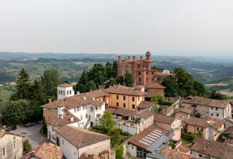 Casa Novella allows 18 year olds to book a room