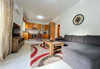 Asiminas lovely house has Balcony rooms