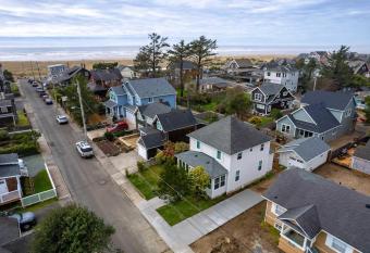 Ocean Mist has Balcony rooms