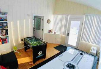 Cozy Poconos Mountain House with 3 bedrooms has Balcony rooms