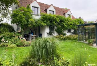 Le Cottage has Balcony rooms