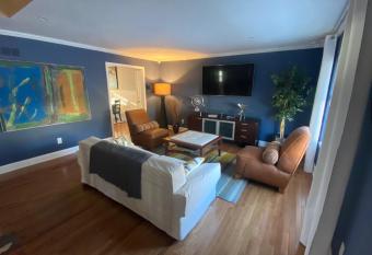 Here It Is! Cool Cape Cod-3 Br-2.5 Bath-12 Guests has Balcony rooms