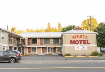 Siesta Motel Colfax Wa allows 18 year olds to book a room