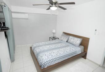 Apartamento C  ntrico allows 18 year olds to book a room