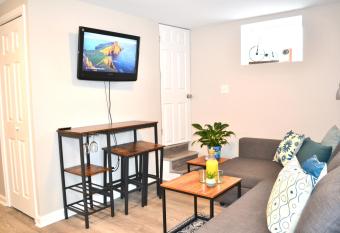 Private LL 2B 1B minutes to DCA and DC allows 18 year olds to book a room