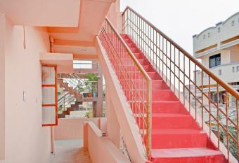 SPOT ON 87073 Hotel Seema Inn allows 18 year olds to book a room