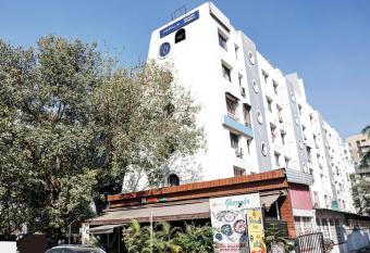 Super OYO Townhouse OAK Gharonda Residency Near Sant Tukaram Nagar Metro Station allows 18 year olds to book a room