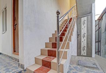 OYO Flagship 86814 S S Residency allows 18 year olds to book a room