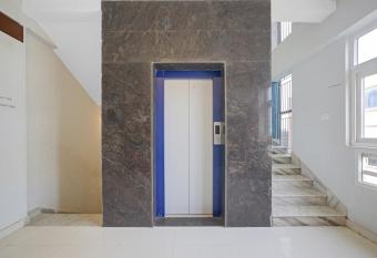 Collection O Hotel Silver Key Executive allows 18 year olds to book a room