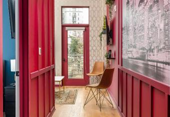 Geranium Giant Close Proximity To Piedmont Park allows 18 year olds to book a room