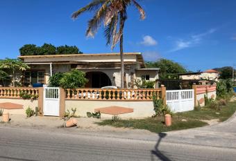 Aruba Backpackers has Balcony rooms