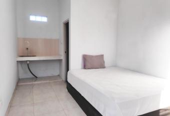 SPOT ON 90962 Sedana House allows 18 year olds to book a room