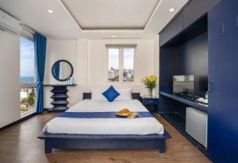 Alibaba Hotel by THG has rooms with a private hot tub