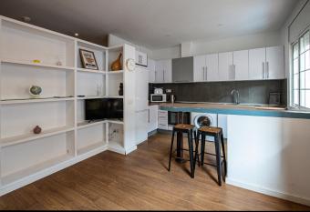 Design club Barcelona has Balcony rooms