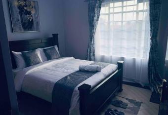 Naibor House Stylish & Elegant 3 Bedroom Apartment has Balcony rooms