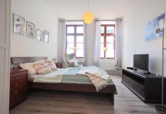 Ferienwohnung ODIN am Schleswiger Dom allows 18 year olds to book a room