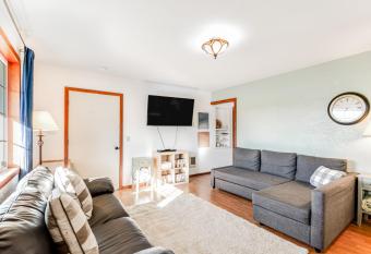 Little Ocean has rooms with a private hot tub