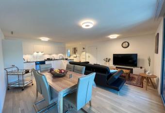 Lavish 4.5 rooms furnished apartment @Glattbrugg allows 18 year olds to book a room