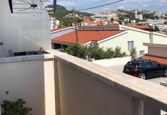 Villa Tex has Balcony rooms