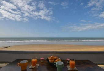 Appart face mer - Garage gratuit - Entr  e autonome has Balcony rooms