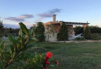 La Mora allows 18 year olds to book a room