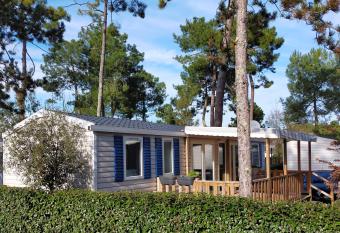 Mobil Home 6 Places climatis   allows 18 year olds to book a room