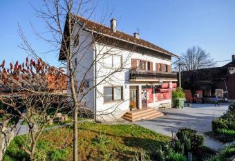 Apartments & Rooms Renduli   has Balcony rooms