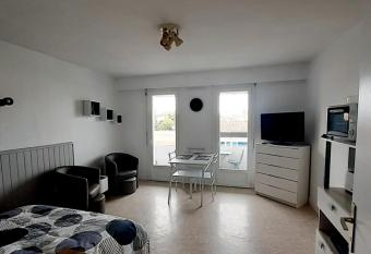 Dax    pied! T1 2   toiles centre ville balcon has Balcony rooms