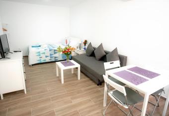 Don Guido Apartamentos allows 18 year olds to book a room