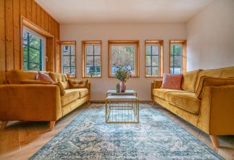 Somewhere Elz - Luxus Chalet f  r bis zu 38 G  ste has Balcony rooms