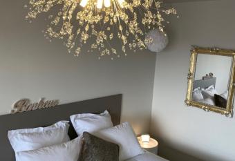 Cocon d  co + terrasse & parking ferm   Z  nith Ester allows 18 year olds to book a room