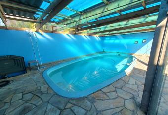 Hostel Universit  rio allows 18 year olds to book a room