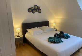 Le Azar allows 18 year olds to book a room