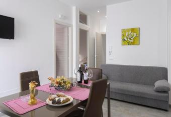 Rosy rosy has Balcony rooms