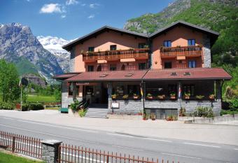 Hotel Ristorante Miramonti has Balcony rooms