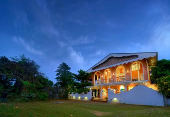 Treehouse Vega, A Boutique Hotel has Balcony rooms