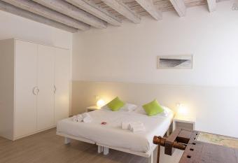Residenza Cardo Massimo allows 18 year olds to book a room