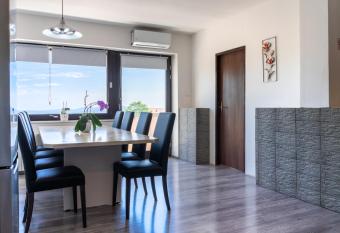 Dakota apartment 6+2 has Balcony rooms