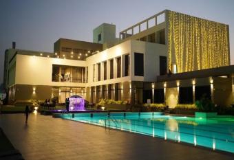 THE SSK WORLD RESORT & SPA allows 18 year olds to book a room