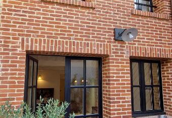 Le Patio des Capucins allows 18 year olds to book a room