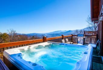 Little Cub Retreat Mtn View, Hot Tub, Indoor Pool has rooms with a private hot tub